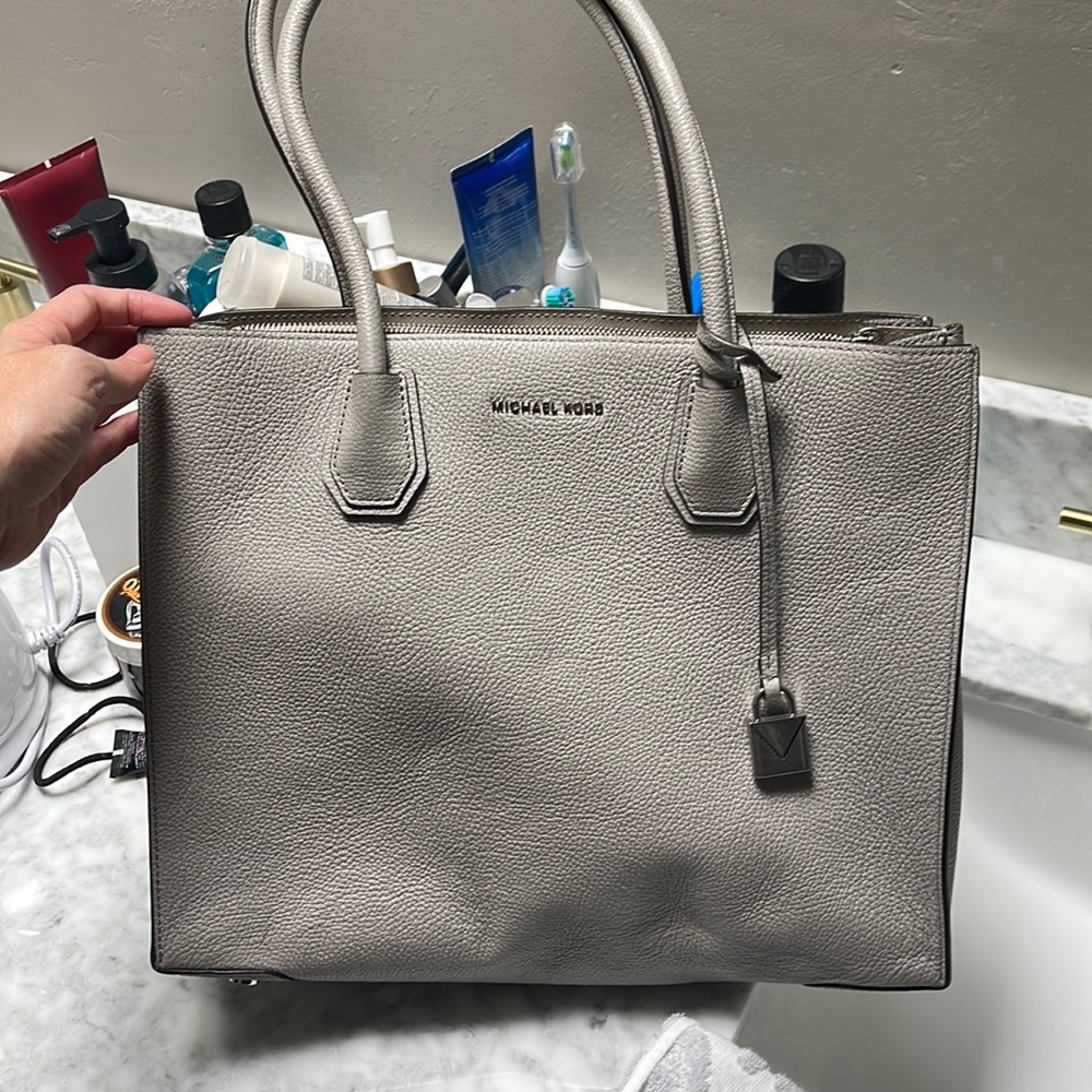 Michael Kors hand bag